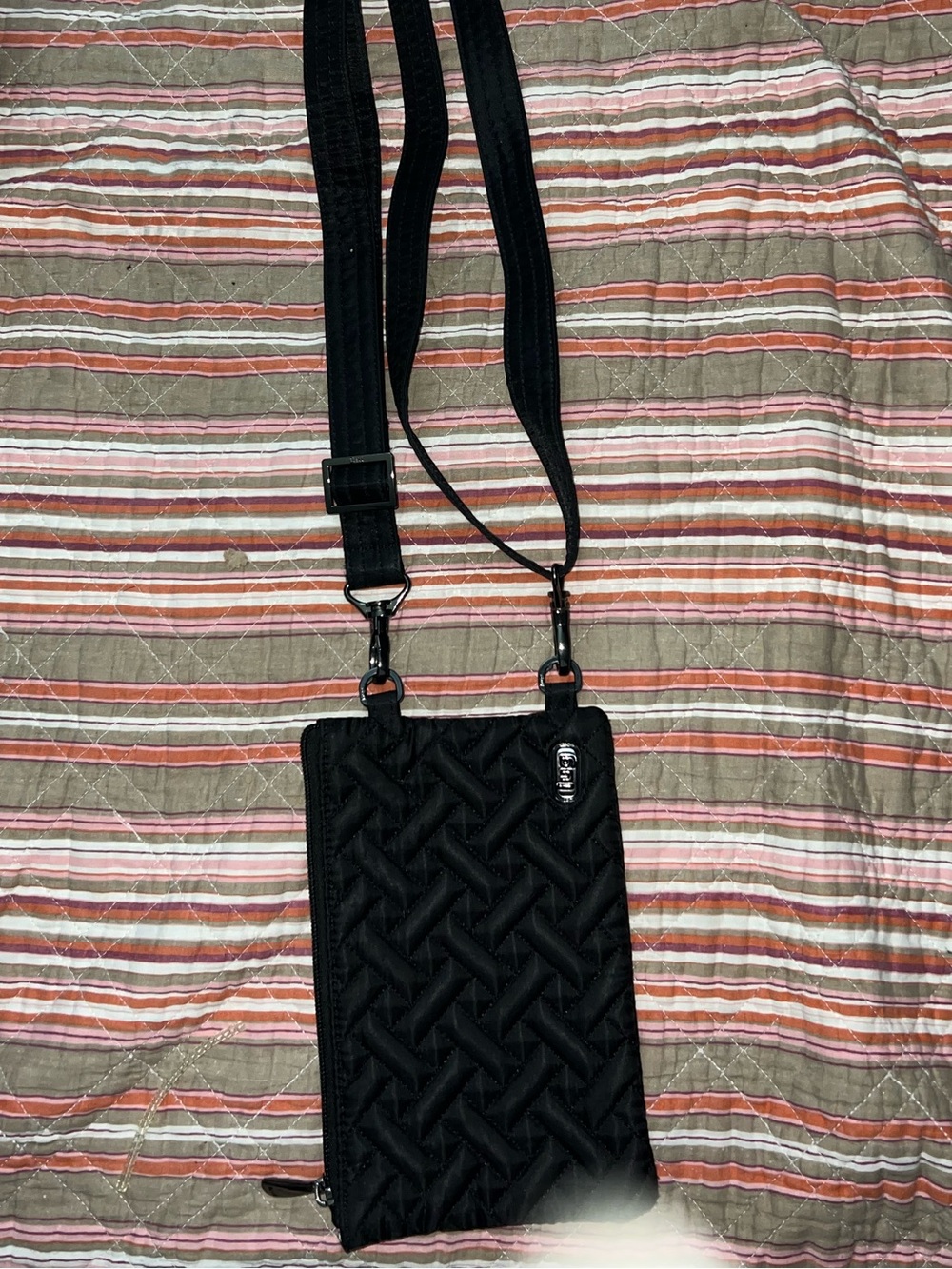 Lug~Peekaboo in Black Quilted Crossbody Phone Wallet
